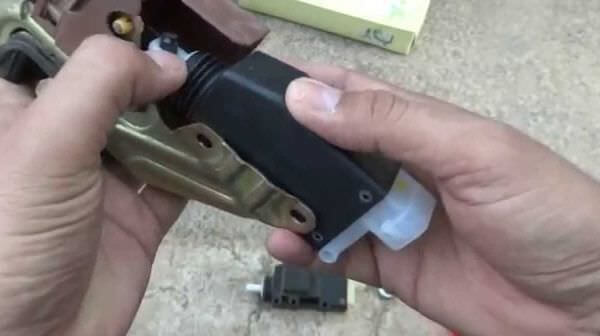 Ремонт дверных замков г. Владивосток